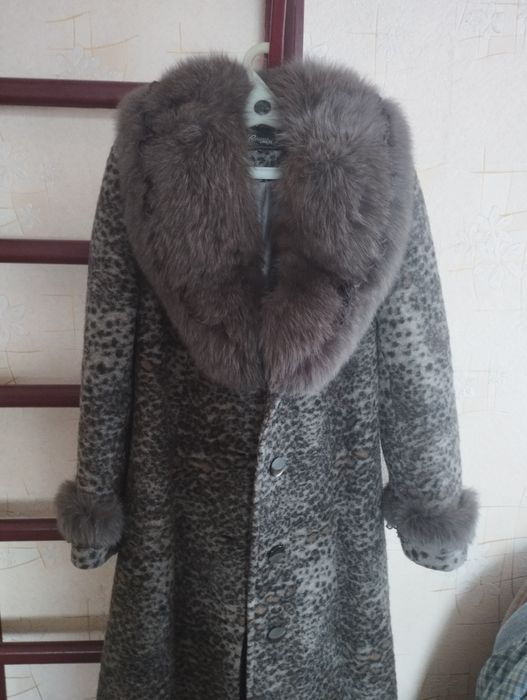 Платье вечернее очень красивое.