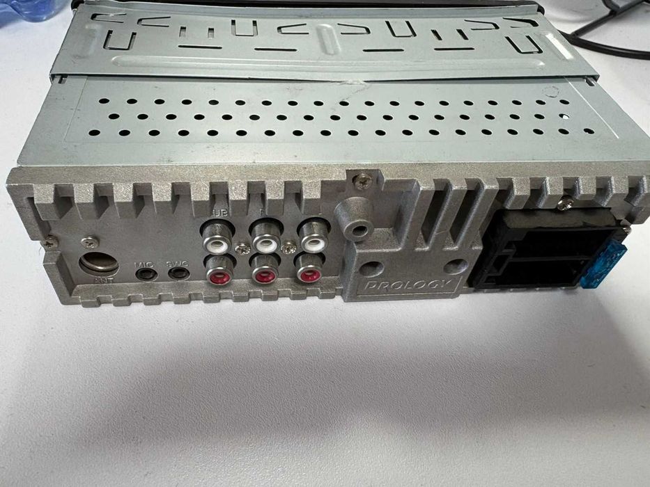 Продам магнитолу Aura CDM-350