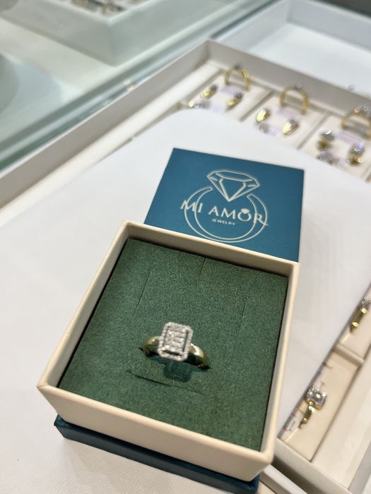 Продам бриллиантовое кольцо