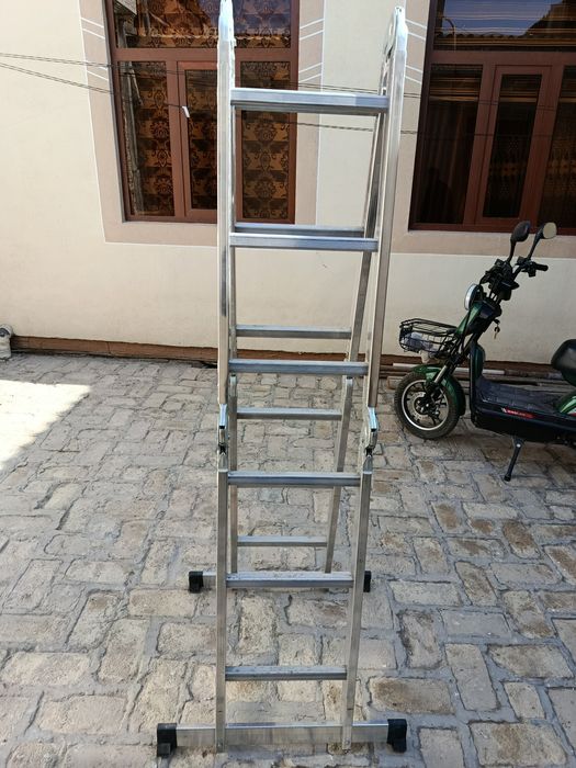 Продается совершенно новая  лестница- стремянка