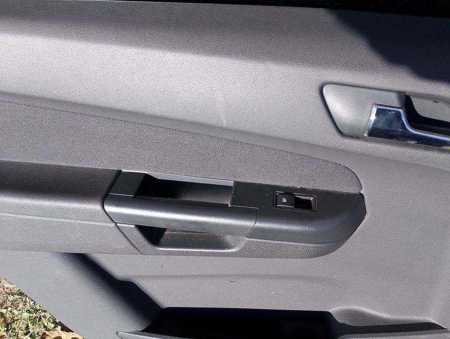 Vând piese pentru Opel Zafira 2011 1.7 diesel