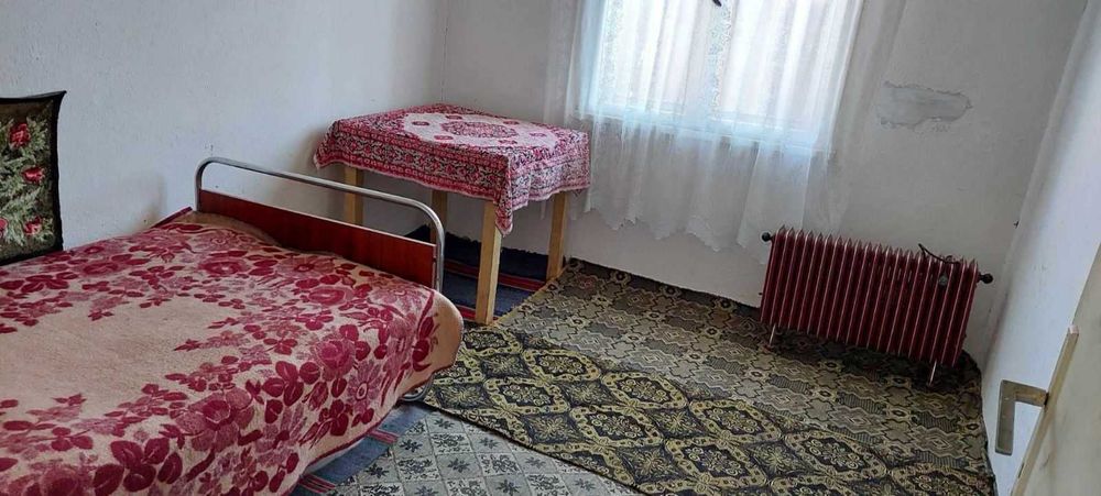 Къща с двор в с. Павел, общ. Полски Тръмбеш