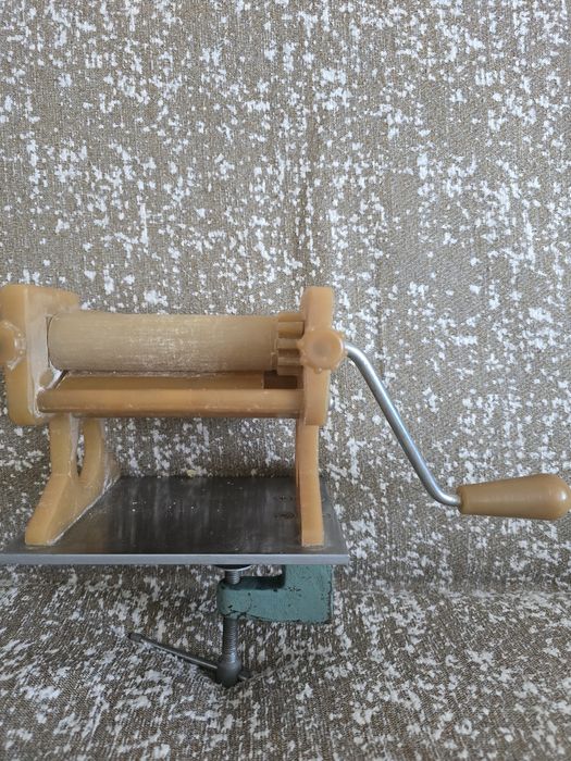 Машинка для изготовления лапши и лепешек для  бесбармака