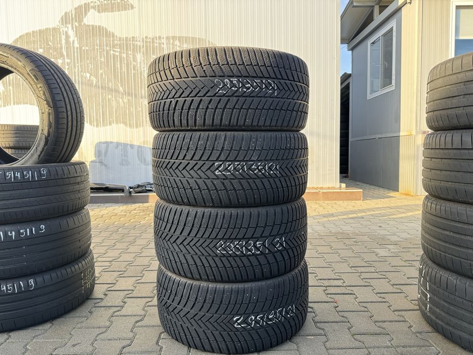 4бр Почти нови зимни гуми Bridgestone 295/35/21