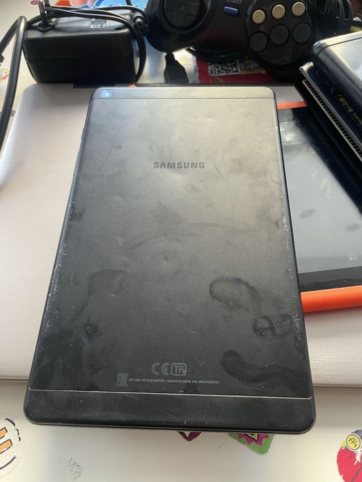 Планшет андроид всё работает  второй Самсунг