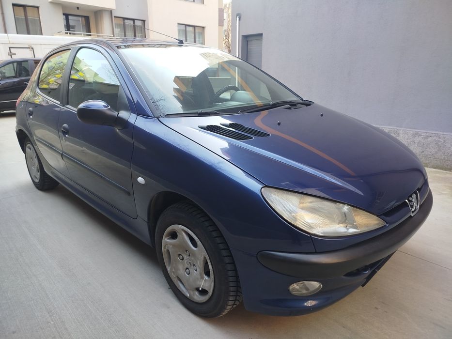 Peugeot      206
