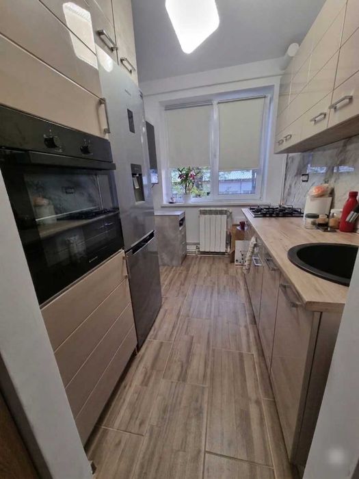 Apartament 3 camere - semidecomandat - etaj 1 - Micro 17