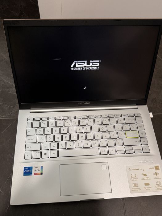 Laptop Asus VivoBook 14" i5 512 GB tastatura iluminata