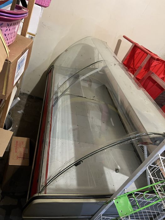 Продам витринный холодильник