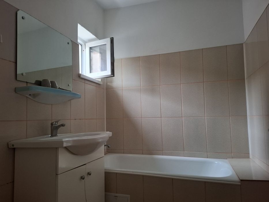 Apartament 3 camere 4/4 semidecomandat Piata Mica Dalas negociabil