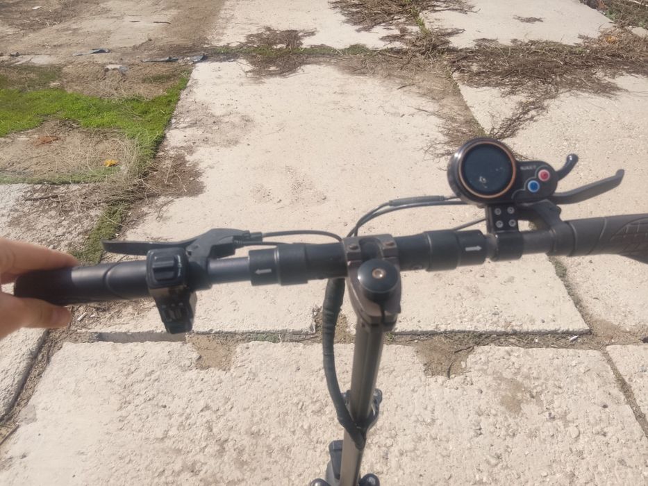 (ТОРГ)Электросамокат в нормальном состаянии