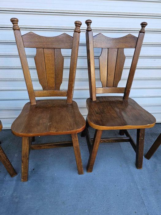 Шкафче изцело от масив