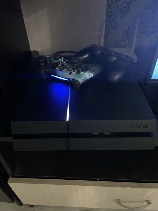 Продам PlayStation 4