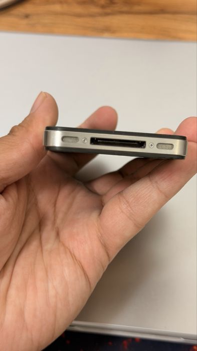 Iphone 4 G в отличном состояние Антикварь работает без ремонта