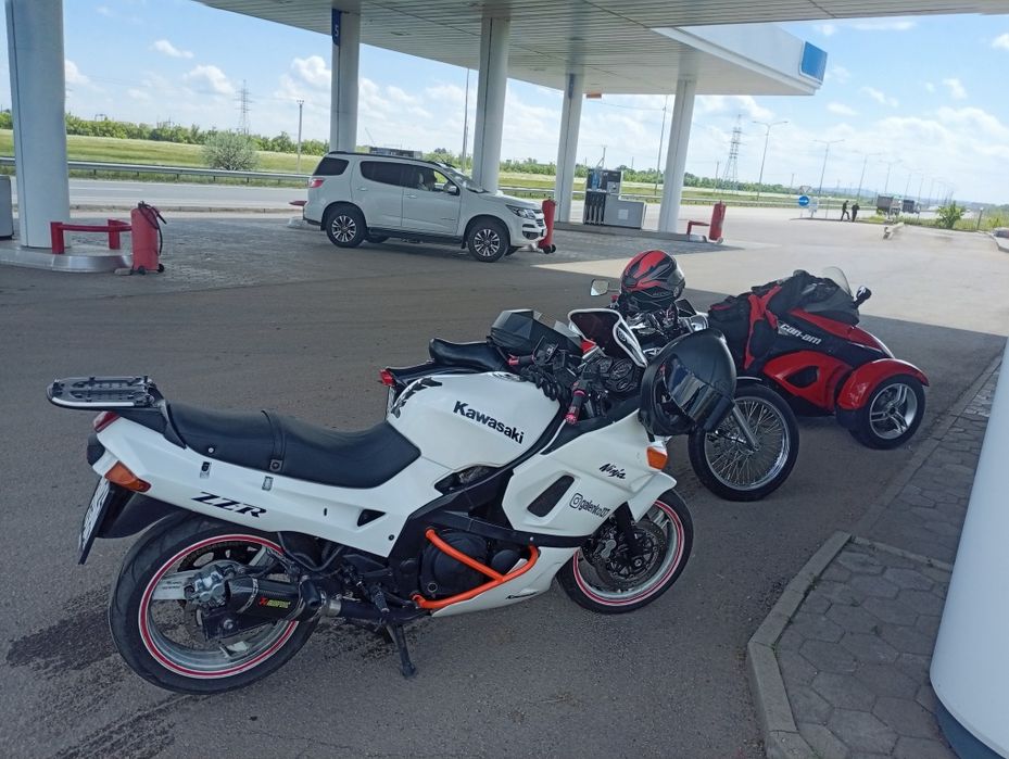 Kawasaki zzr 400