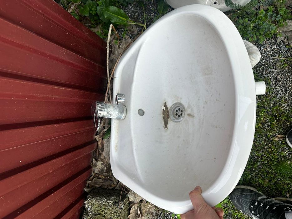 Продам унитаз и раковину