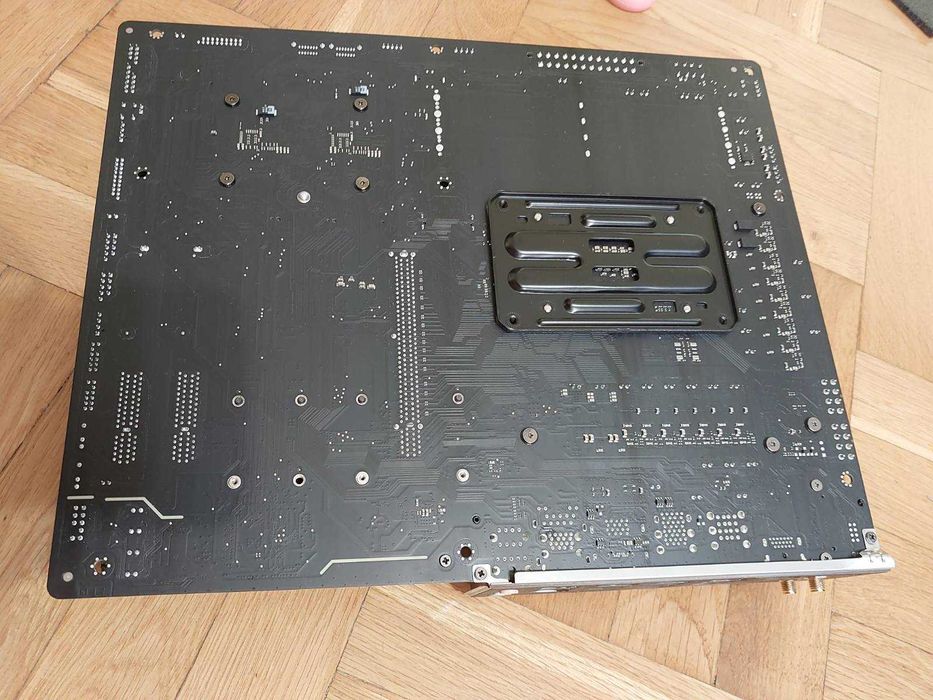 AMD Ryzen 7 7700X + Gigabyte X670 Gaming X AX V2 Wi-Fi