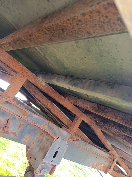 Продавам платформа за каросерия