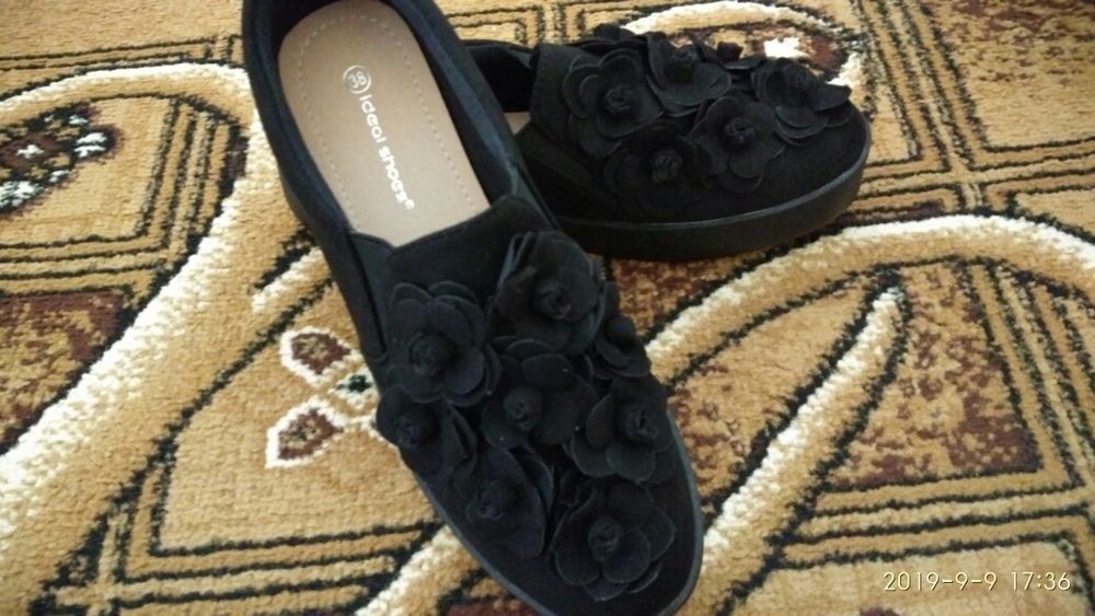 Дамски обувки с цветенца