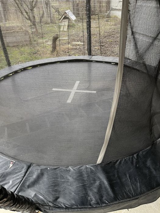 Vând trambulină 250cm diametru