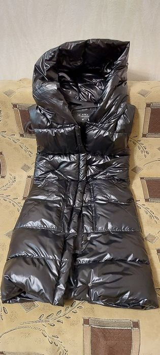 Длинная чёрная жилетка