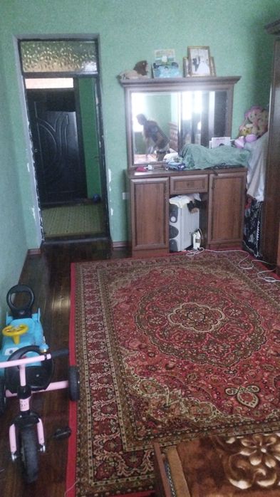 Bazar qasinda uy satiladi