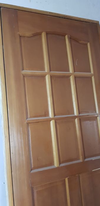 Дверь деревянный с коробкой .