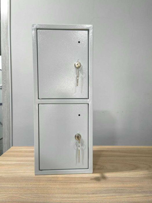 Ключница на 20 ключей с брелками