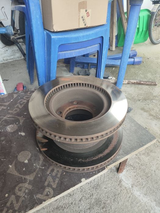 Тормозные диски на Lexus LX 570, Toyota 200.