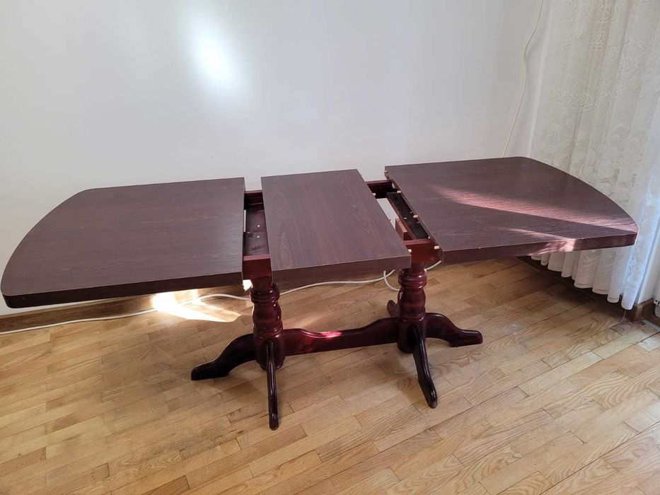 Полумасивна дървена разтегателна кафе маса в тъмен цвят