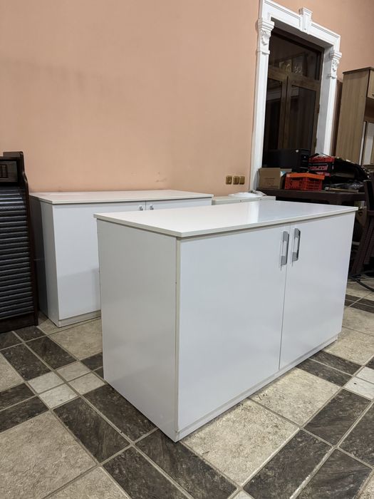 Oq rangli mebel sotiladi