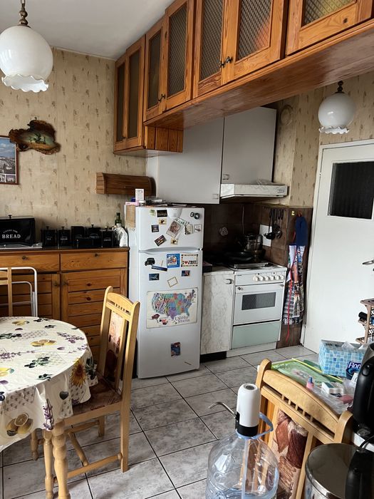 Дава се под наем Тристаен апартамент в Перник, Васил Левски - 95 кв.м за 459 € - Снимка #2