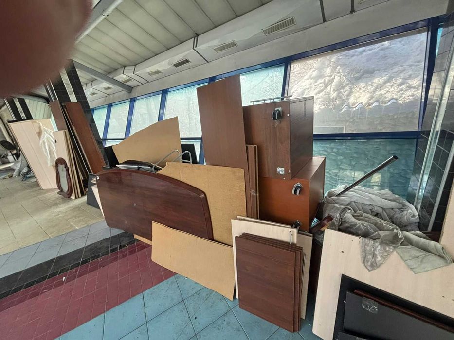 шкафы, тумбы, столы, кресла