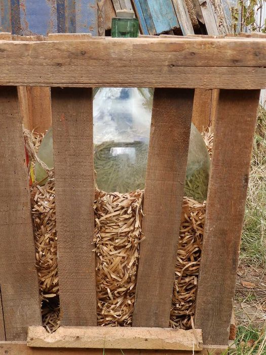 Стъклена дамаджана