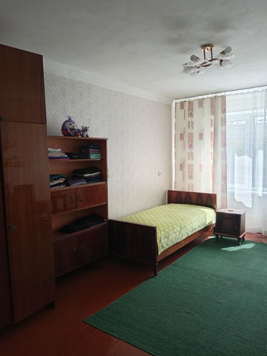 Аренда. Сдаётся трёхкомнатная квартира  метро Шахристанская .