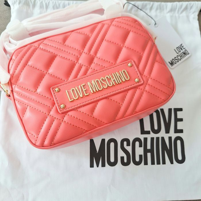 Нова дамска чанта LOVE MOSCHINO