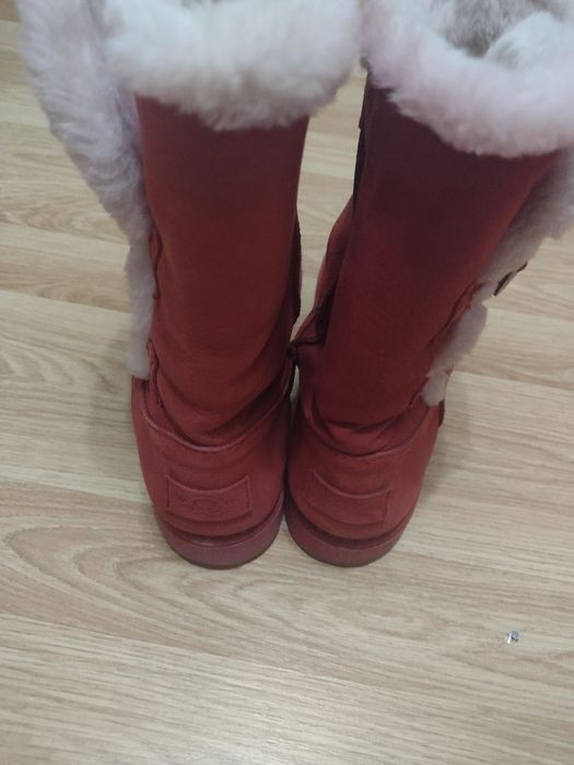 Cizme roșii îmblănite