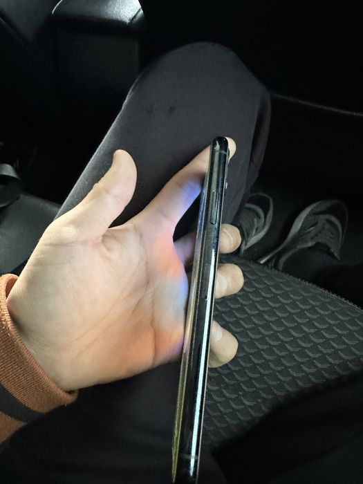 Продам айфон 11 про мах