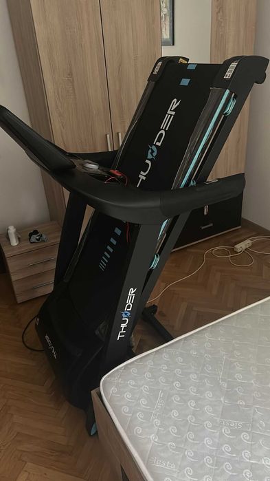 Banda de alergat electrica, Thunder Core-S Black, greutate maxima 180kg
