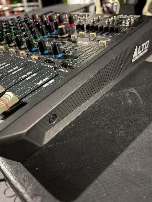 Музикантски миксер Alto Live 802