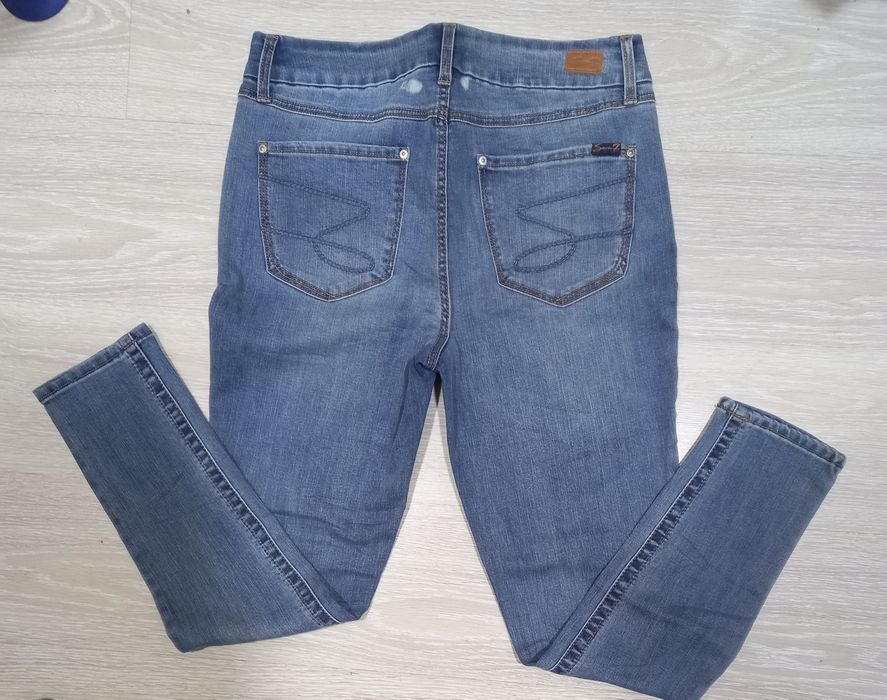 Новые женские джинсы