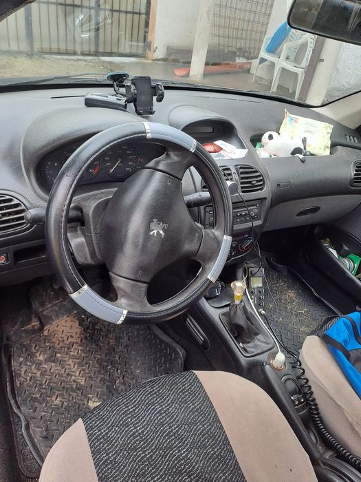 Peugeot 206 sedane (varianta lunga cu portbagaj)
