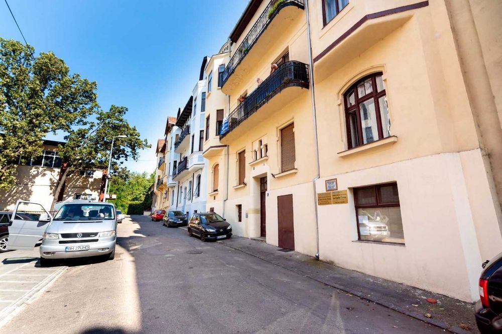 Proprietar vand ap 5 camere