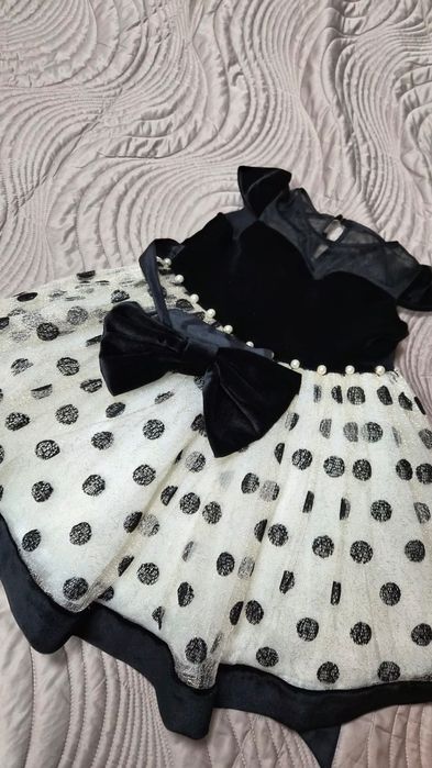 Продам детские платья одежду