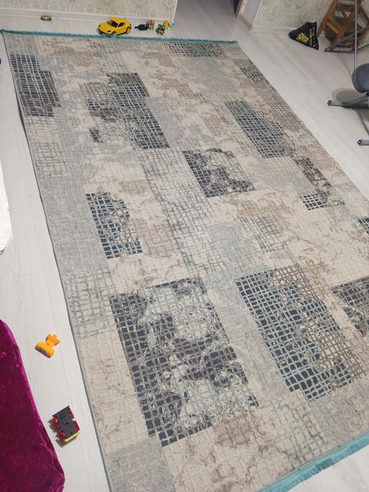 Продам ковёр тонкий лёгкий