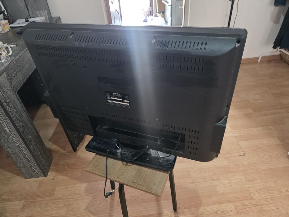 Телевизор марки Hitachi