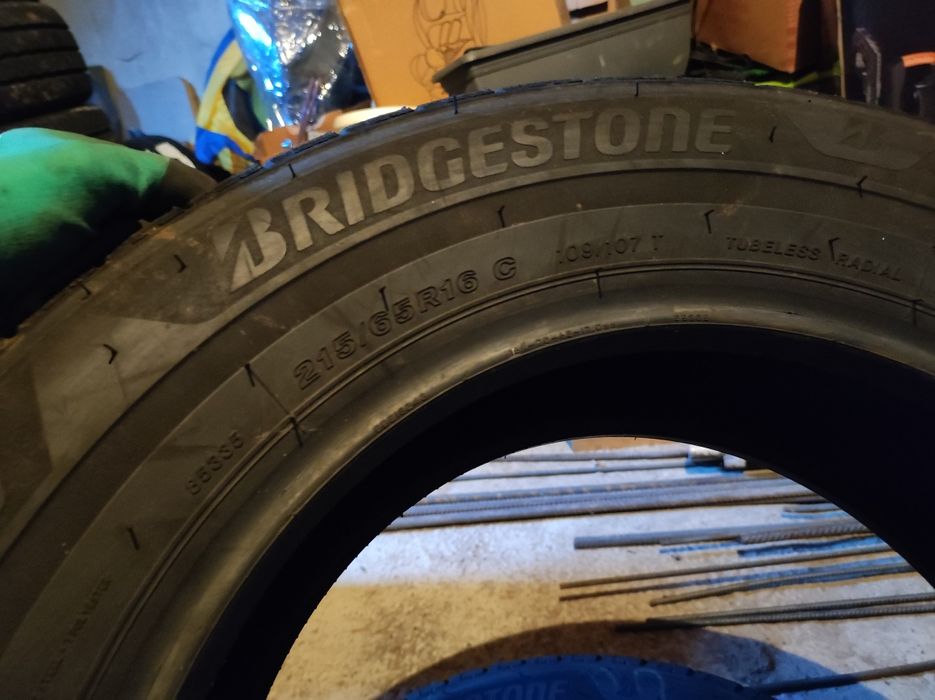 Set 2 Anvelope 215.65.R16C 109/107T Bridgestone vara Noi Dot 2423