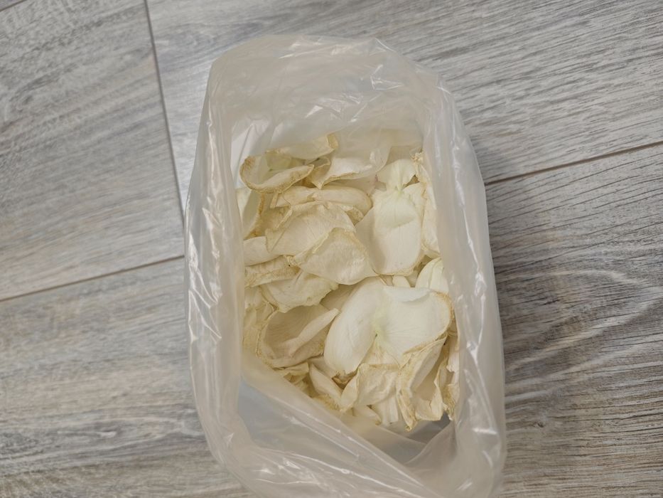 Лепестки роз для украшения