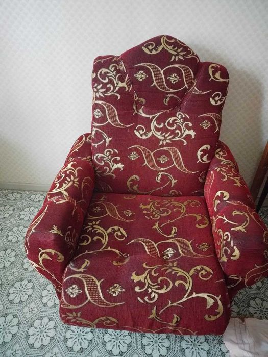 Продам диван, кресло, холодильник, кухонный гарнитур, стол, стул, утюг