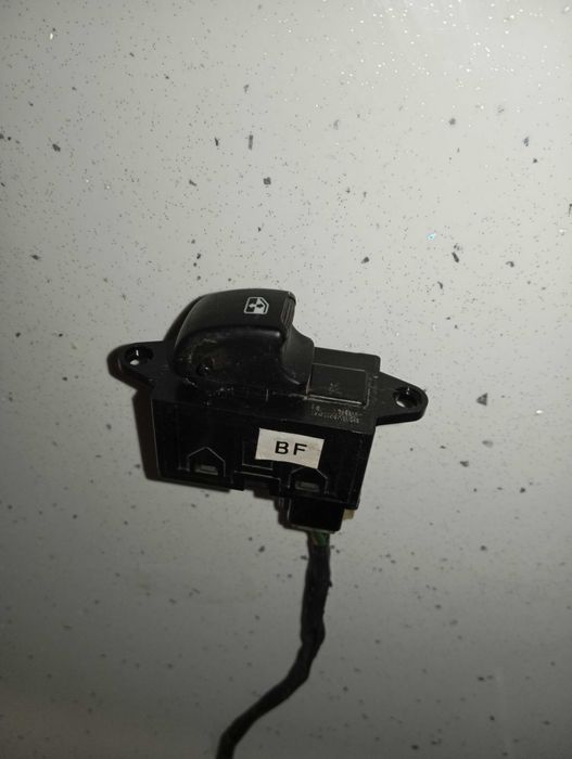 Ляво и дясно копче за стъклоповдигач